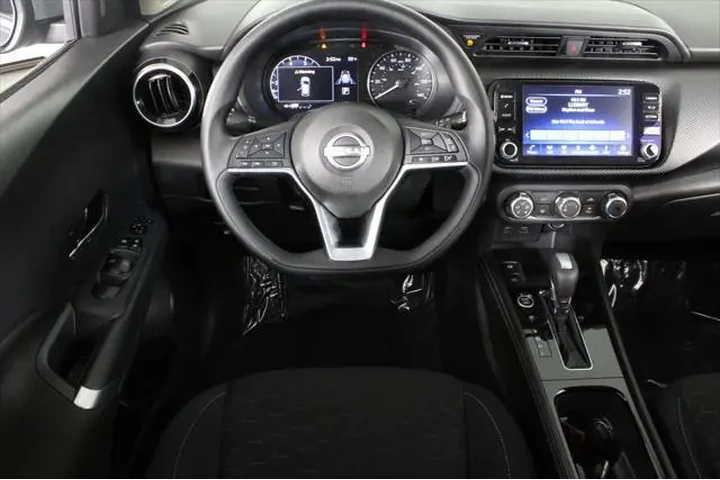 $17763 : Nissan Kicks 2024 SV 4dr Cro image 7