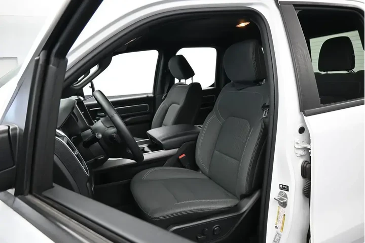 $28500 : Ram 1500 2022 4x2 Big Horn 4 image 10