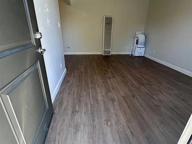 $1200 : 1 Bedroom 1 Bathroom Apartment image 6