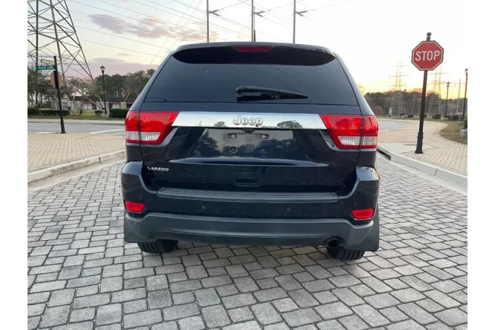 $6995 : 2011 Grand Cherokee Laredo image 9