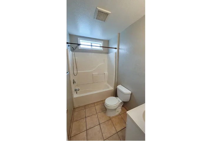 $1100 : Hermosa casa en Prime Whittier image 8
