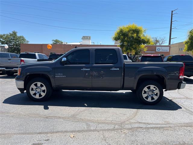 $13888 : 2010 GMC Sierra 1500 SLE, 2 W image 2