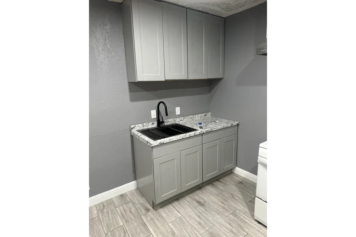 $1600 : Estudio for rent image 4