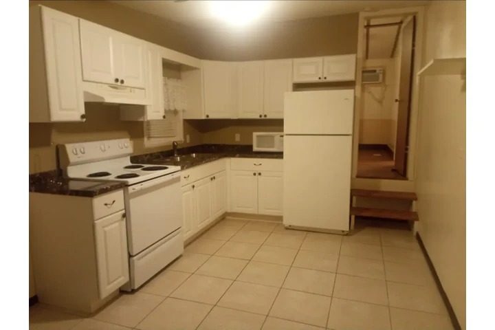 $1200 : Studio apartment image 1