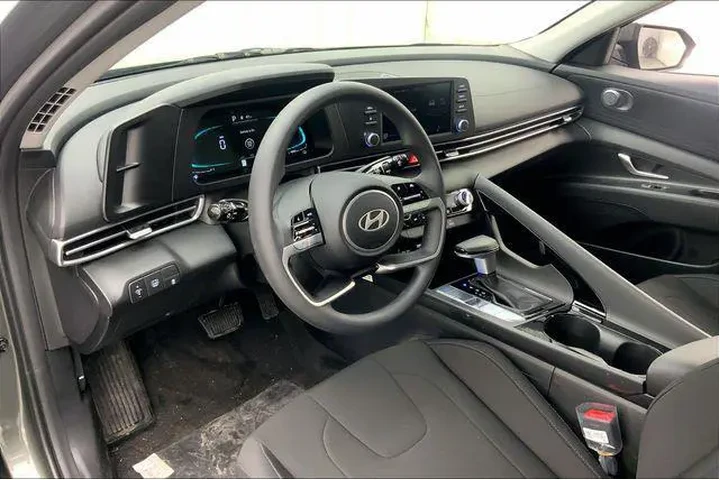 $26339 : Hyundai ELANTRA Hybrid 2025 image 8