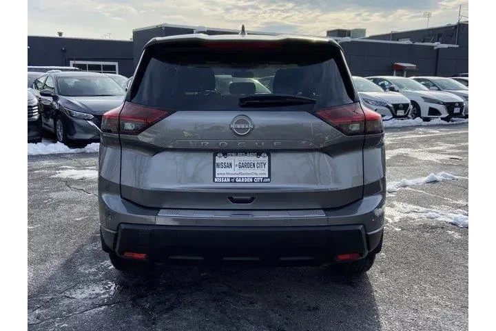 $24050 : Nissan Rogue 2025 SV 4dr Cro image 5