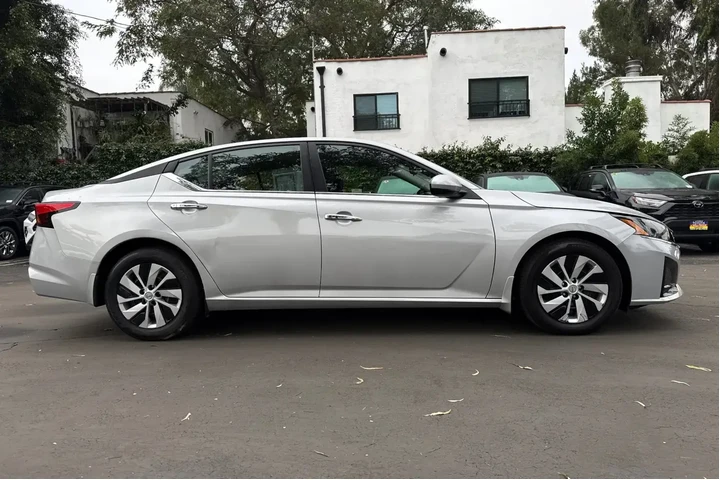 $18999 : Nissan Altima 2023 2.5 S 4dr image 3