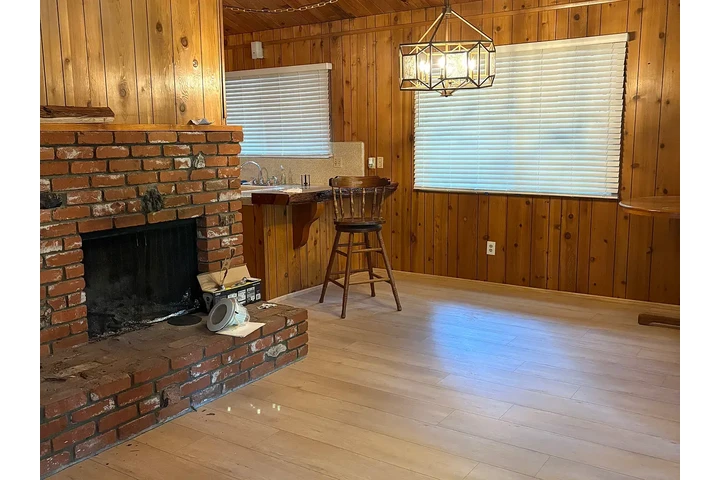 $1200 : Charming 2-bed, 1-bath home in image 3