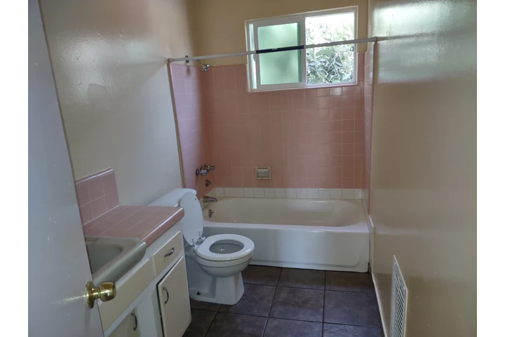 $1800 : Huntington Park Apt image 5