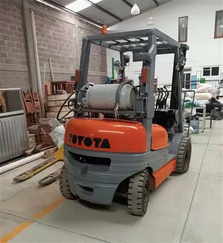 $185000 : REMATO MONTACARGAS TOYOTA 1999 image 2