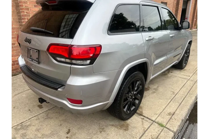 $18000 : 2017 Grand Cherokee Altitude image 8