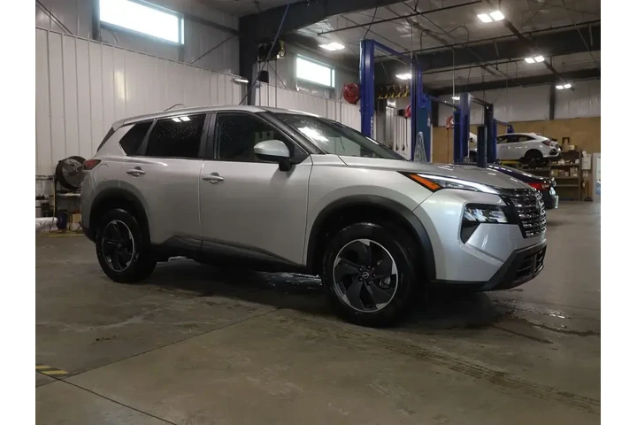 $24077 : Nissan Rogue 2024 AWD SV 4dr image 2