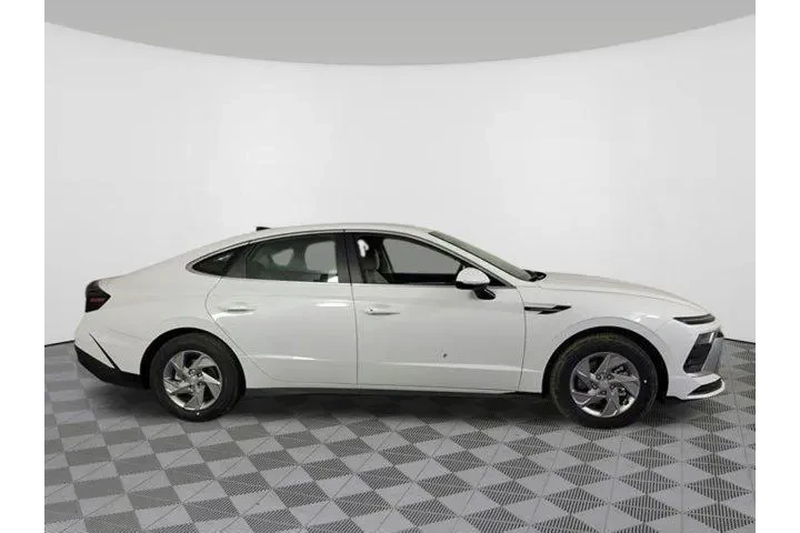 $28069 : Hyundai SONATA 2025 SE 4dr S image 2