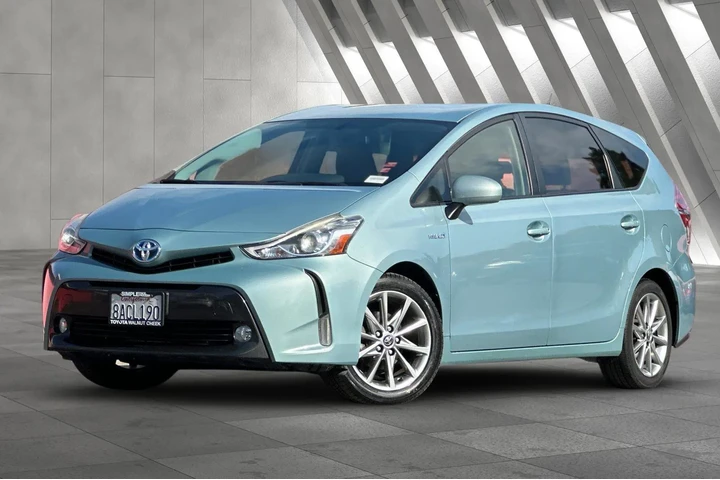$15500 : Toyota Prius v 2015 Five 4dr image 2