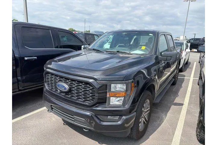 $37992 : Ford F-150 2023 4x4 XL 4dr S image 1