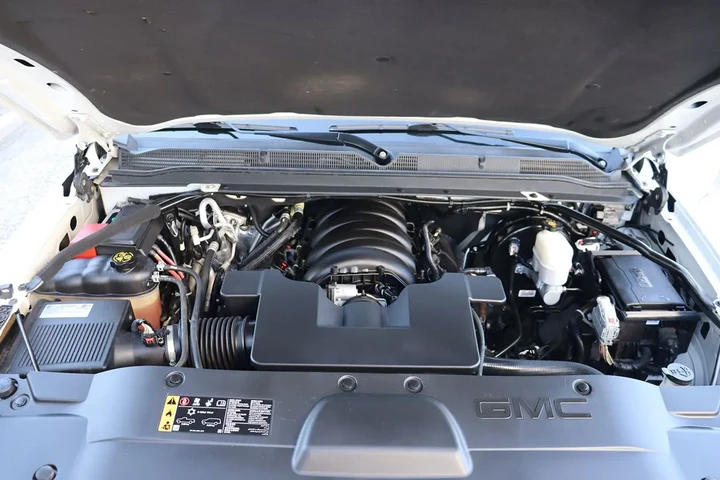 $37998 : 2019 Yukon Denali image 1