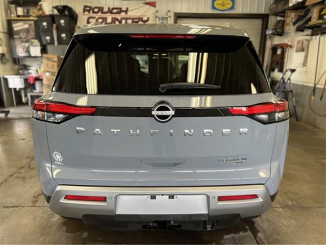 $38900 : 2022 Pathfinder Platinum image 5