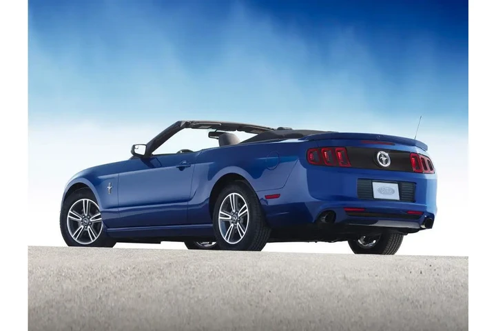 $7990 : Ford Mustang 2013 V6 2dr Con image 1
