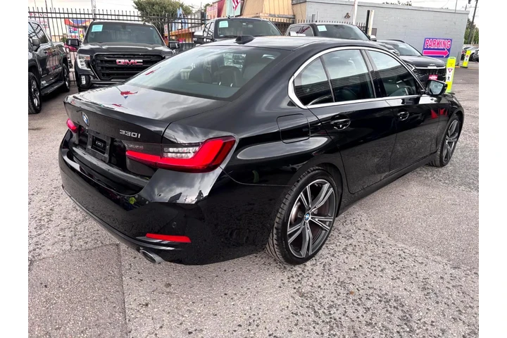 2024 BMW 3 Series 330i Sedan image 6