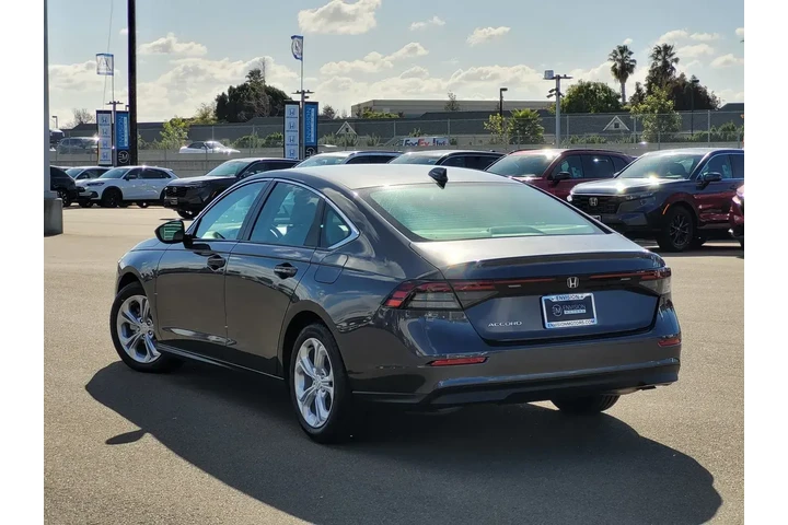 $25888 : Honda Accord 2025 LX 4dr Sed image 7