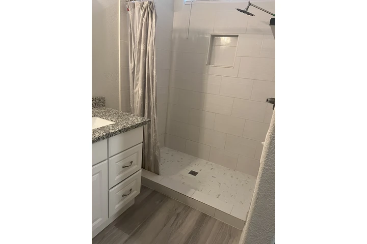 $1900 : se renta casa image 4