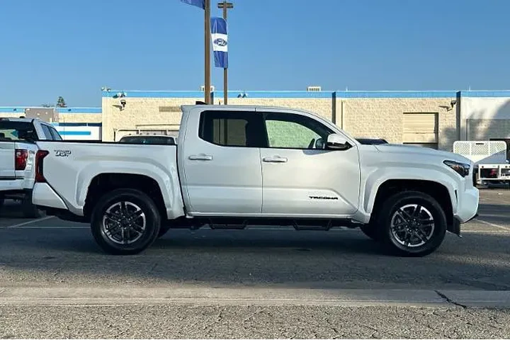 $39000 : Toyota Tacoma 2024 4x4 TRD S image 9