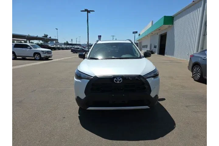 $33900 : Toyota Corolla Cross 2026 LE image 2