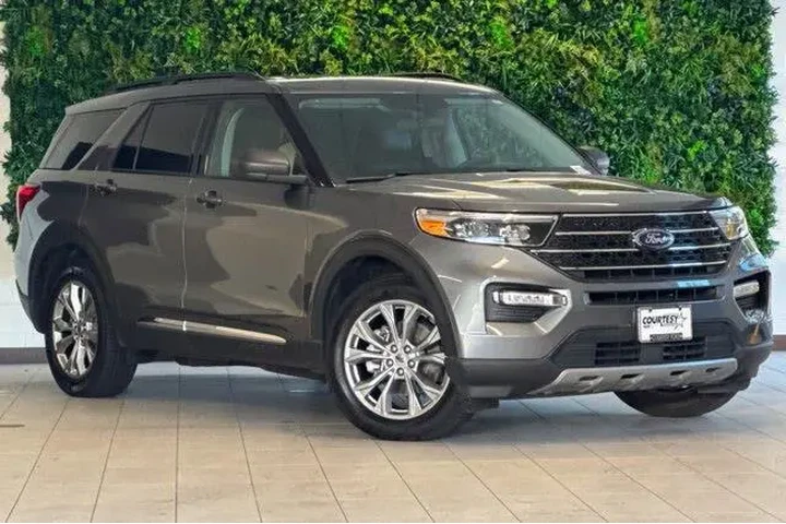 $33929 : Ford Explorer 2023 AWD XLT 4 image 2