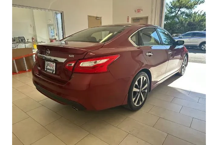 $10987 : Nissan Altima 2016 2.5 SR 4d image 7
