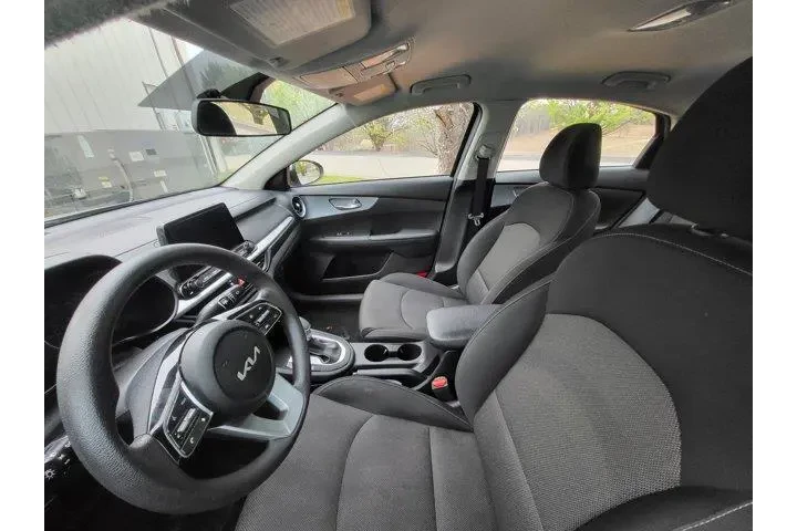 $15321 : Kia Forte 2023 LX 4dr Sedan image 10