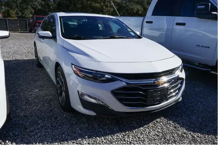 $16281 : Chevrolet Malibu 2023 LT 4dr image 2