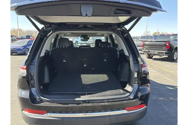 Jeep Grand Cherokee 2024 4x4 image 4