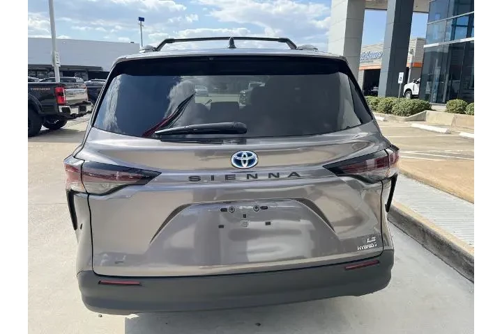 $35491 : Toyota Sienna 2023 LE 8-Pass image 6