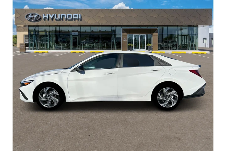 $20000 : Hyundai ELANTRA 2025 SEL Spo image 3