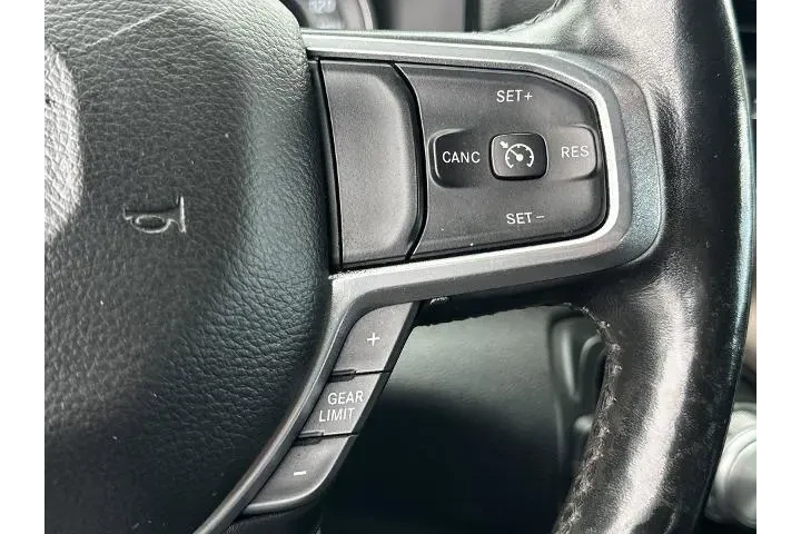 $32950 : Ram 1500 2019 4x4 Laramie 4d image 7