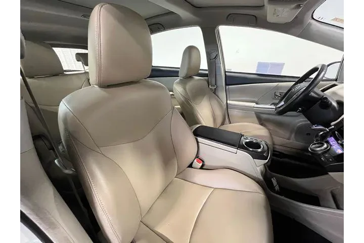 $15954 : Toyota Prius v 2015 image 9