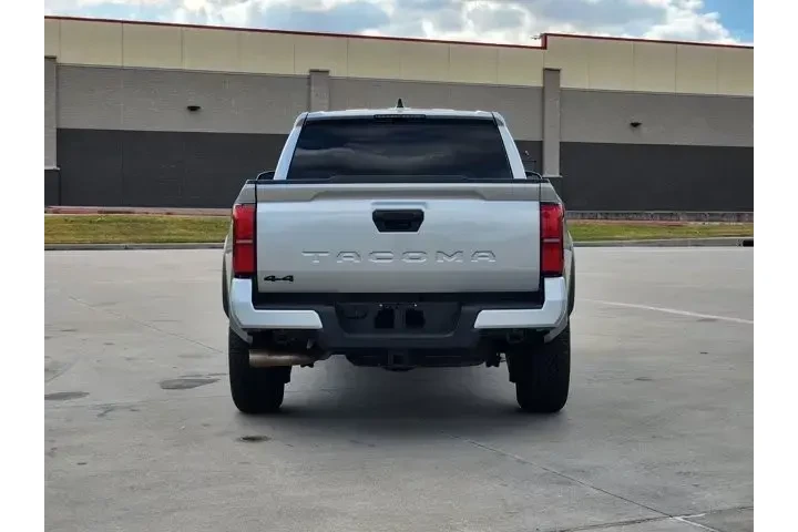 $35555 : Toyota Tacoma 2024 4x4 SR5 4 image 6