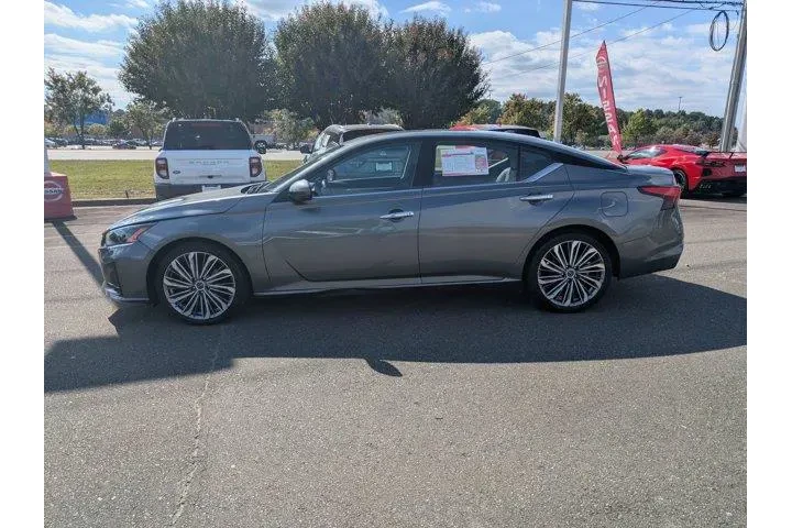 $21792 : Nissan Altima 2023 2.5 SL 4d image 9