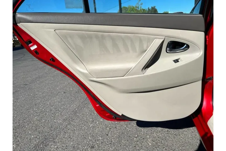 $10495 : 2011 Camry LE image 10