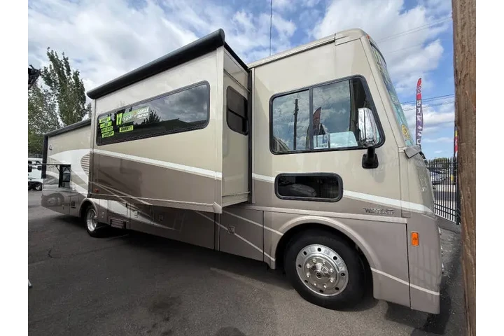 $68500 : 2017 Winnebago Sightseer 35G image 3