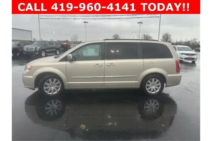 $7900 : Chrysler Town and Country 20 image 4