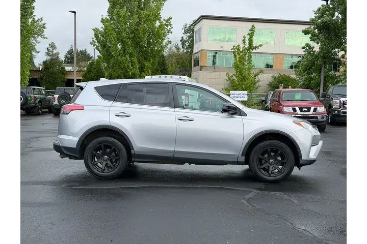 $21995 : Toyota RAV4 2017 AWD LE 4dr image 3