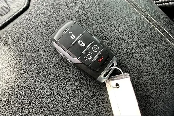 $31392 : Ram 1500 2022 4x4 Laramie 4d image 2