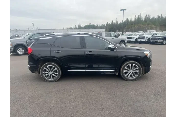$21489 : GMC Terrain 2019 4x4 Denali image 2