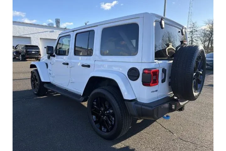 $32890 : Jeep Wrangler 2023 4x4 Sahar image 3