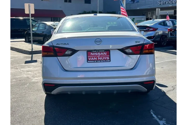 $18998 : Nissan Altima 2023 2.5 SV 4d image 4