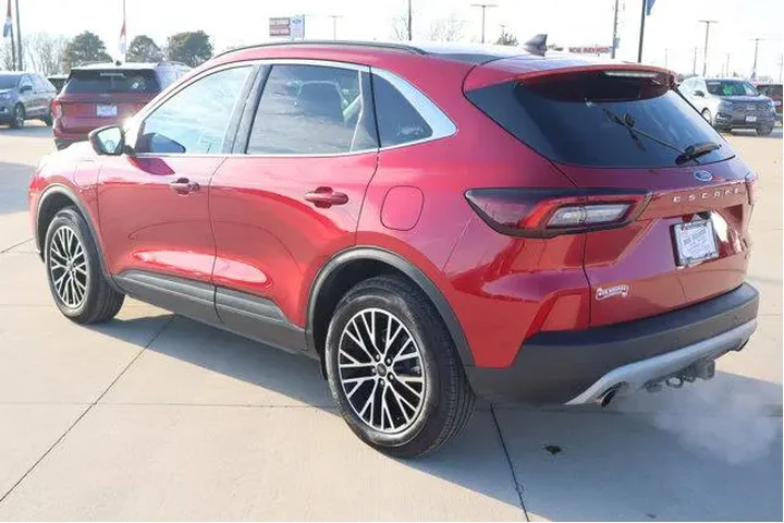 $30990 : Ford Escape Plug-In Hybrid 2 image 7