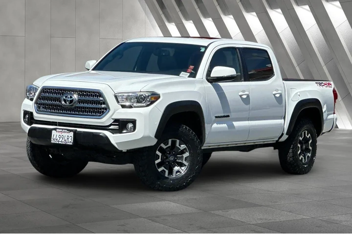 $31900 : Toyota Tacoma 2017 4x4 TRD O image 2