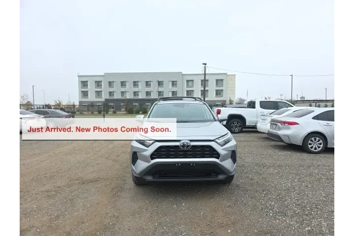 $39900 : Toyota RAV4 2025 AWD XLE 4dr image 2