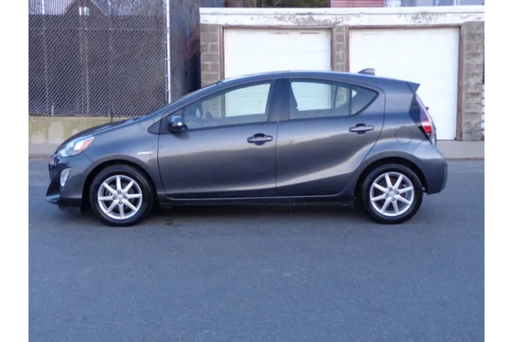 $11950 : 2015 Prius c Four image 9